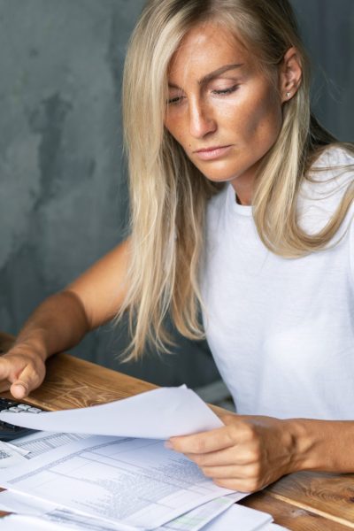 business-woman-at-her-desk-does-the-bookkeeping-se-UJA8QXX